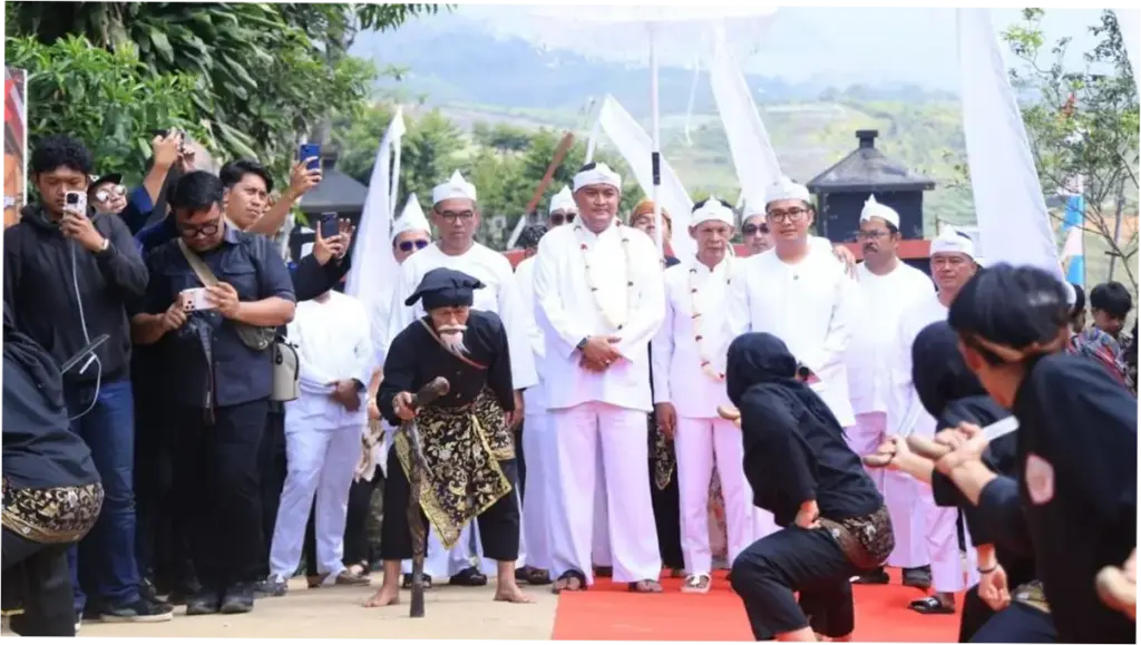 Simbol Pembangunan Merata, Bupati Gelar Rapat HUT Bogor di Desa Malasari