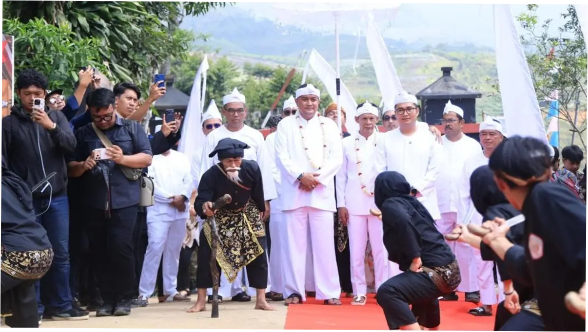 Simbol Pembangunan Merata, Bupati Gelar Rapat HUT Bogor di Desa Malasari