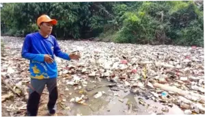 Sungai Cibanten Kota Serang Dipenuhi Sampah, 15 Ton Berhasil Diangkut
