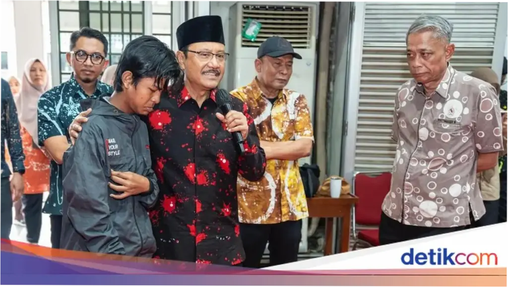 Tinjau SRMP 10 Bogor, Mensos Dengarkan Kisah Anak yang Nyaris Putus Sekolah