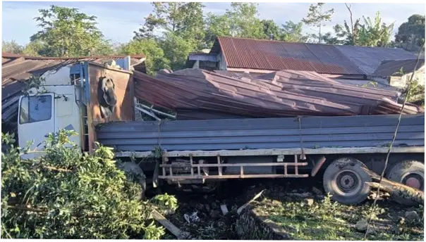 Truk Rem Blong Tabrak 4 Mobil di Sumut, 2 Anak Tewas