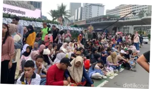 Warga Mulai Padati Bundaran HI Jelang Puncak Perayaan HUT Ke-499 Jakarta
