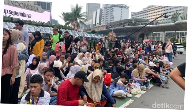 Warga Mulai Padati Bundaran HI Jelang Puncak Perayaan HUT Ke-499 Jakarta