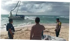 Yacht Berbendera Australia Terdampar Tanpa Awak di Pantai NTT, Polisi Selidiki