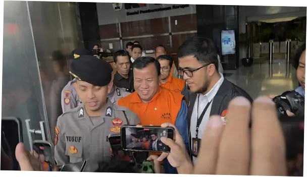 Geledah DPRD Kuansing, KPK Usut Sosok Pengepul Uang Kasus Bupati Suhardiman