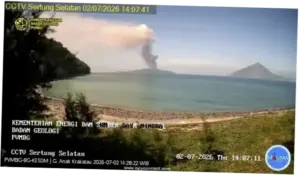 Gunung Anak Krakatau Erupsi, Nakhoda di Selat Sunda Diminta Waspada