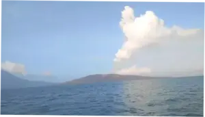 Imbauan Waspada untuk Warga Pesisir karena Gunung Anak Krakatau Siaga