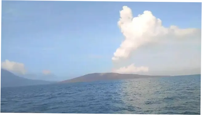 Imbauan Waspada untuk Warga Pesisir karena Gunung Anak Krakatau Siaga