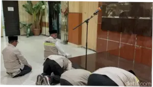 Kloter Haji Terakhir Tiba di RI, Menhaj Sujud Syukur