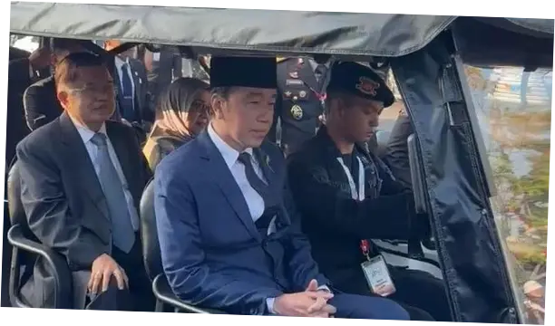 Momen Akrab Jokowi-JK di Hari Bhayangkara: Naik Buggy Car Bareng-Duduk Semeja