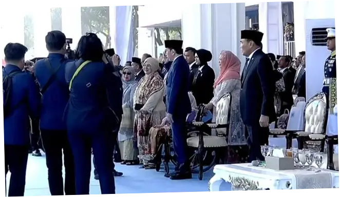 Momen Prabowo dan Jokowi Saling Hormat di Peringatan Hari Bhayangkara Ke-80