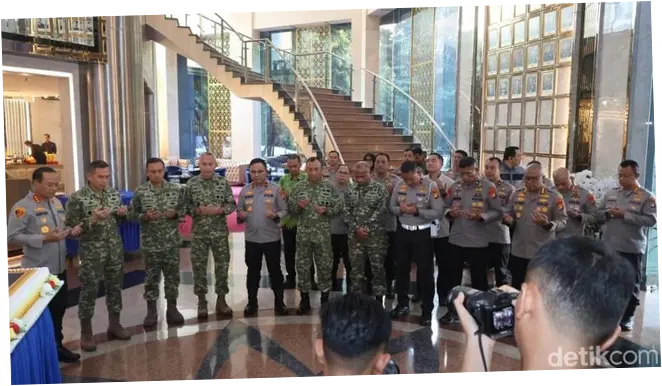 Pangdam Jaya Sambangi Polda Metro, Ikut Rayakan Hari Bhayangkara ke-80
