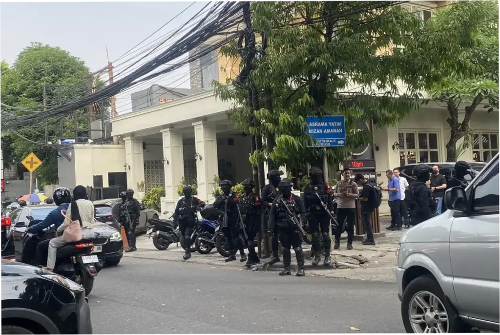 Penggeledahan 8 Lokasi Terkait Kasus Korupsi: Termasuk Kafe de'Clan