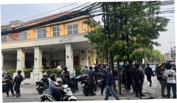 Polisi Temukan Brankas Saat Geledah Kafe de'Clan di Cipete