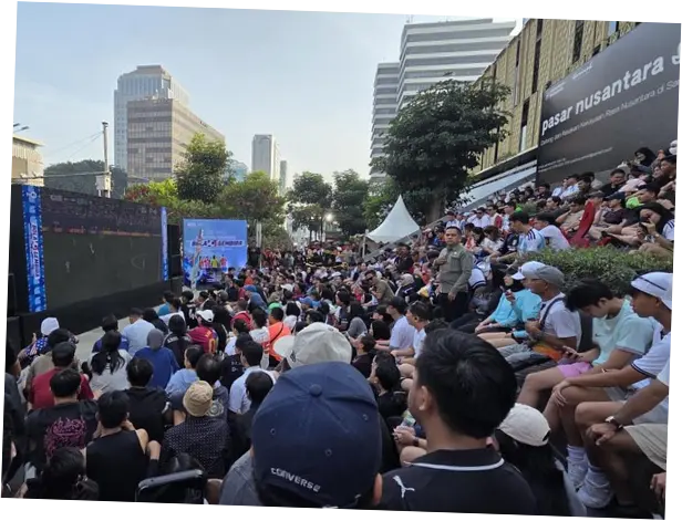 Serunya CFD Sudirman-Thamrin Pagi Ini, Warga Kumpul Nonton Bareng Piala Dunia