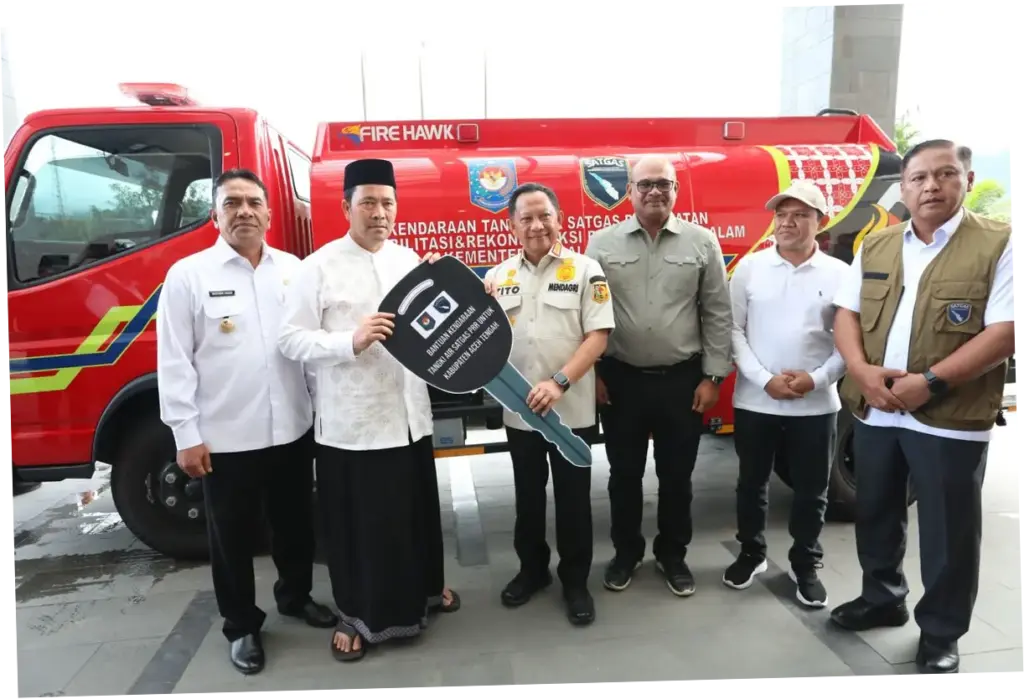 Tito Serahkan Kendaraan Tangki Air Multifungsi ke Pemkab Aceh Tengah untuk Mendukung Pemulihan Pascabencana