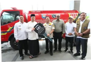Tito Serahkan Kendaraan Tangki Air Multifungsi ke Pemkab Aceh Tengah untuk Mendukung Pemulihan Pascabencana
