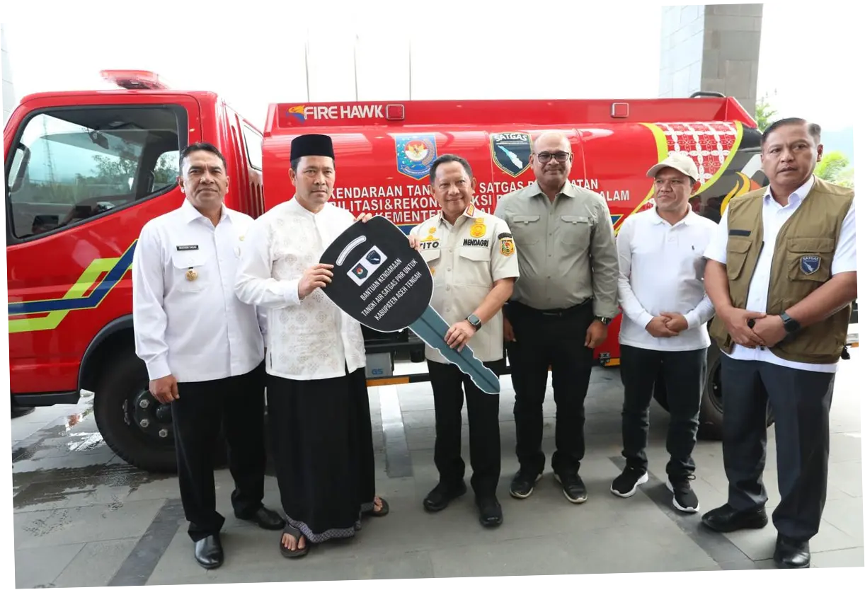 Tito Serahkan Kendaraan Tangki Air Multifungsi ke Pemkab Aceh Tengah untuk Mendukung Pemulihan Pascabencana